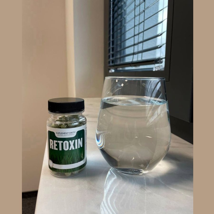 Retoxin – зелени капсули в прозрачно бурканче